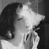 女生吐烟头像,吐烟圈的女生头像,伤心的样子