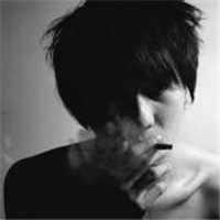男生伤感抽烟头像黑白的,真的很寂寞