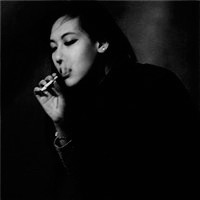 黑白抽烟女生头像,毒入肺腑伤感无聊了