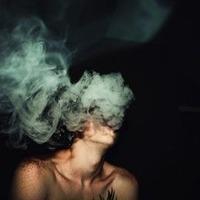 欧美个性男生带字的头像吸烟的伤感的