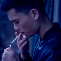 寂寞的人只能自己抽支烟 帅哥抽烟头像