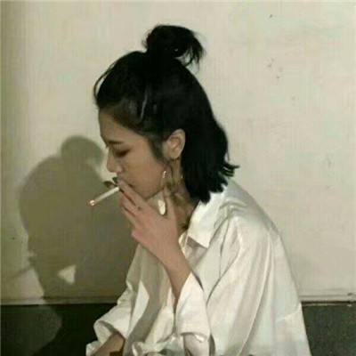 快手头像女生霸气抽烟，最流行的快手社会头像女