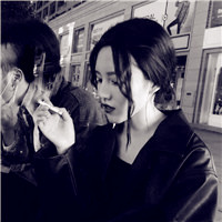 qq头像女生抽烟社会人，女生夹烟好看手势图片