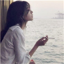 抽烟的女生头像 女生抽烟的样子比较拽呢