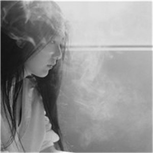 好看黑白抽烟寂寞伤感女生头像 一切都是过去了