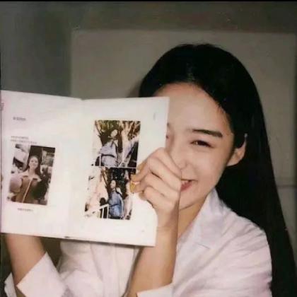 港风女生头像微信高冷，时光替你丢掉了我