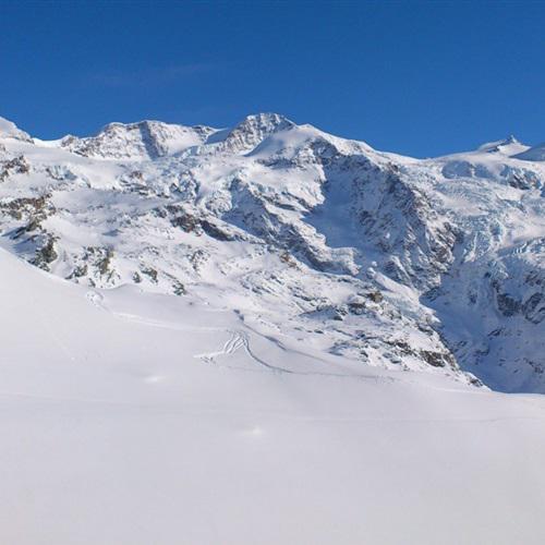 好看唯美高清真实的雪山风景头像图片大全