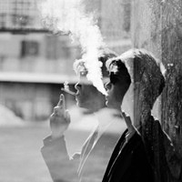 最新伤感系黑白的一半彩色的一半的非主流黑白头像图片