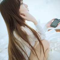 阳光下非主流个性女生qq头像_一个爱笑的女人