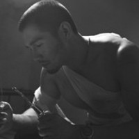 经典qq头像男生非主流灰色,俊美突出的五官,完美的脸型很好看