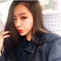 清新俏丽的短发非主流女生头像,回首往事想起了太多的不愉快