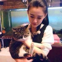 清新俏丽的短发非主流女生头像,回首往事想起了太多的不愉快
