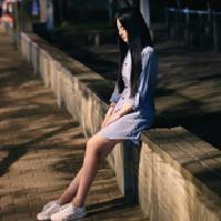黑色梦境,时光不老,我们就永远年轻_非主流女生头像不带字