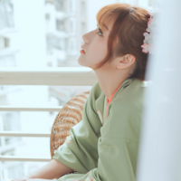 清新柔顺直发自然美女,水中写真图片
