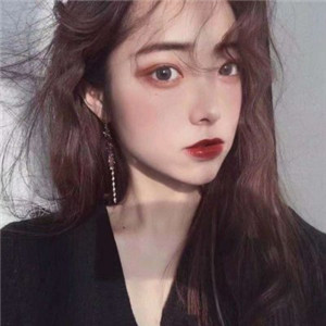 2018非主流女生头像超拽霸气,有几张抽烟的图片