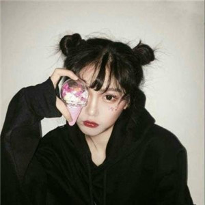 2018非主流女生头像超拽霸气,有几张抽烟的图片