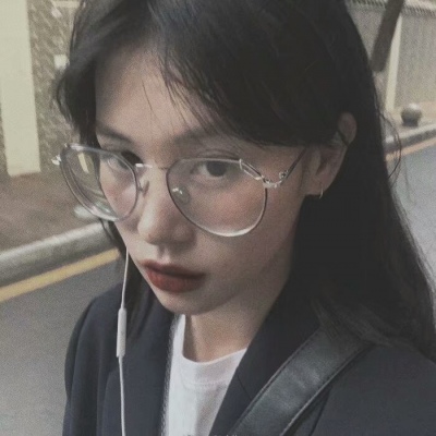 时尚女生头像，全部是暗色调也有喜欢的