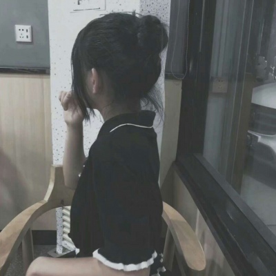 时尚女生头像，全部是暗色调也有喜欢的