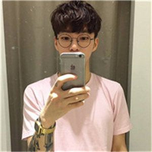 戴眼镜的男生头像 男的气息扑面而来哦