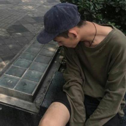 很丧很抑郁的颓废男头像，又丧又酷的比较有个性