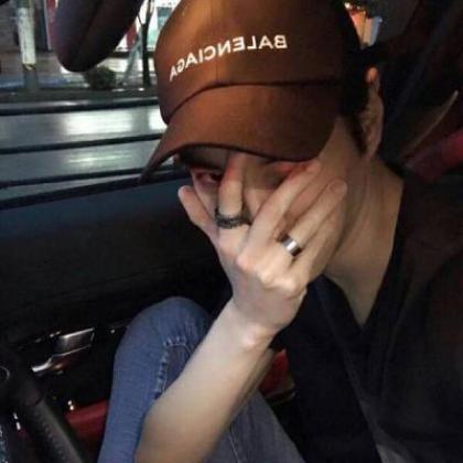 很丧很抑郁的颓废男头像，又丧又酷的比较有个性
