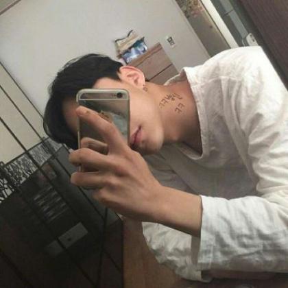 最适合玩网的男生使用的高冷男生真人头像图片