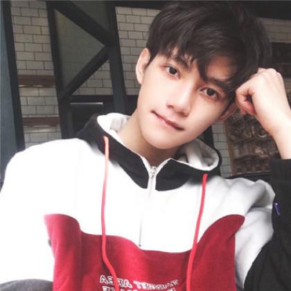 帅气撩人高冷男头，这样的帅哥看着感觉很轻松吧