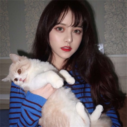 可爱女生和猫的头像，抱猫的女生送给喜欢小猫的亲