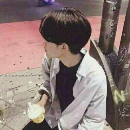 qq头像伤感男生侧面暗色系，这种风格比较有个性