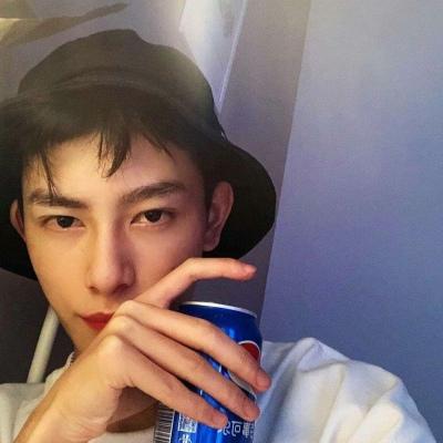 超拽男生头像非主流真人，千万不要迷恋帅哥