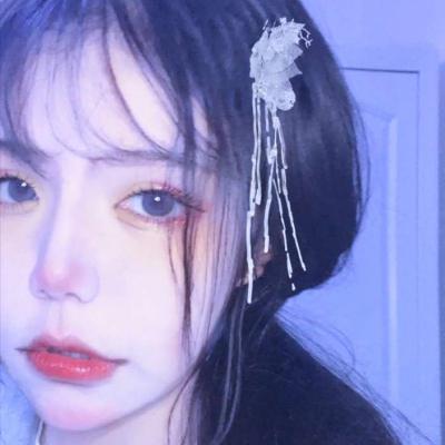 抖音同款女生头像霸气十足，表现出互不相欠的姿态