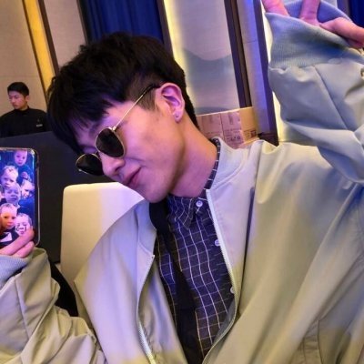 吸引人很霸气的男生冷酷头像，相貌平平表情有点冷的