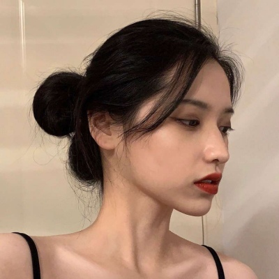优美的女生头像，透露着心中的柔美和妩媚
