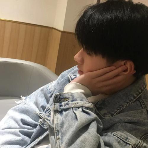 非主流帅哥头像，一看就是高冷男神，不简单