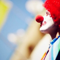 我是一个小丑,我就是搞怪让大家开心的