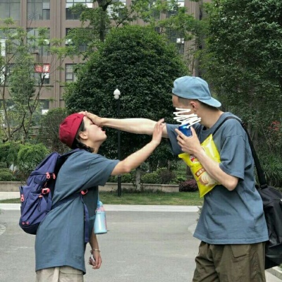 身高差情侣头像真人，只要相爱身高不是问题了