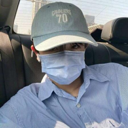 成熟文艺范混网优质男头，努力做一个优秀男人