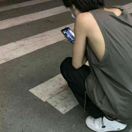 成熟文艺范混网优质男头，努力做一个优秀男人