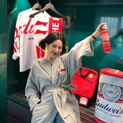 可爱搞怪女生头像真人，抖音超酷女生经典分享了