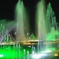 我们小区广场晚上喷泉个性唯美头像图片_千姿百态的水景景观,令人兴奋