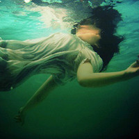 水中女生头像,水中的美,我们难得一见的美丽,太个性了