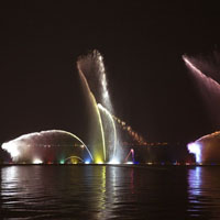 我们市的广场夜晚美丽的喷泉美景QQ头像,彩色音乐喷泉