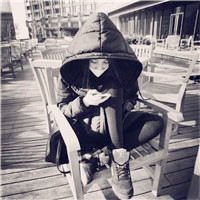 人活一世到底图什么,女生伤感黑白头像