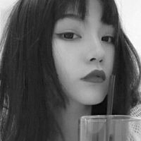 霸气女生黑白头像,表情很冷酷的女人