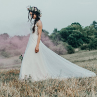 穿婚纱的女生头像，最美穿着婚纱的女人图片