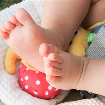适合年轻妈妈的头像，婴儿粉嫩的脚丫图片