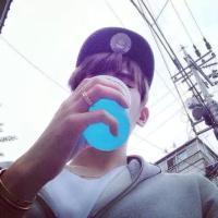 小鲜肉也是硬汉的一席之地,有点小拽的样子