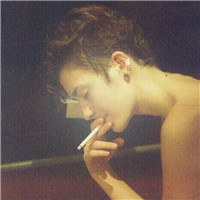 qq头像男生颓废迷茫的男人,找不到方向了