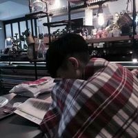 非主流伤感男生头像 我喜欢的人很少除了你就没了