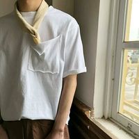 半身男头像，成熟范的男生有着小鲜肉的魅力